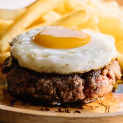“Steak à Cheval”