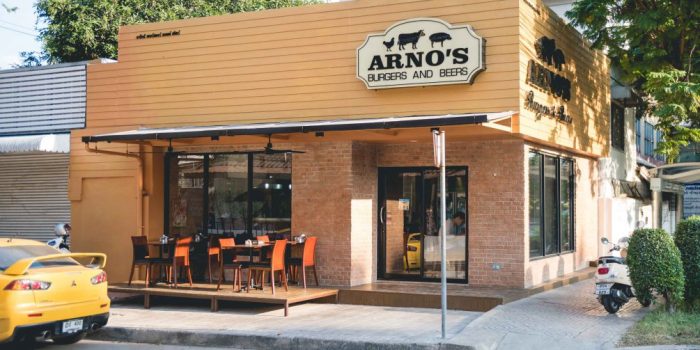 Arnos-Burgers-Beers-Arnos-Burger-1-1005x670
